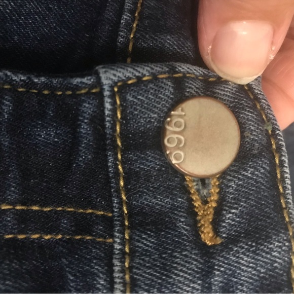 GAP sexy boyfriend distressed dark denim shorts - Picture 5 of 6